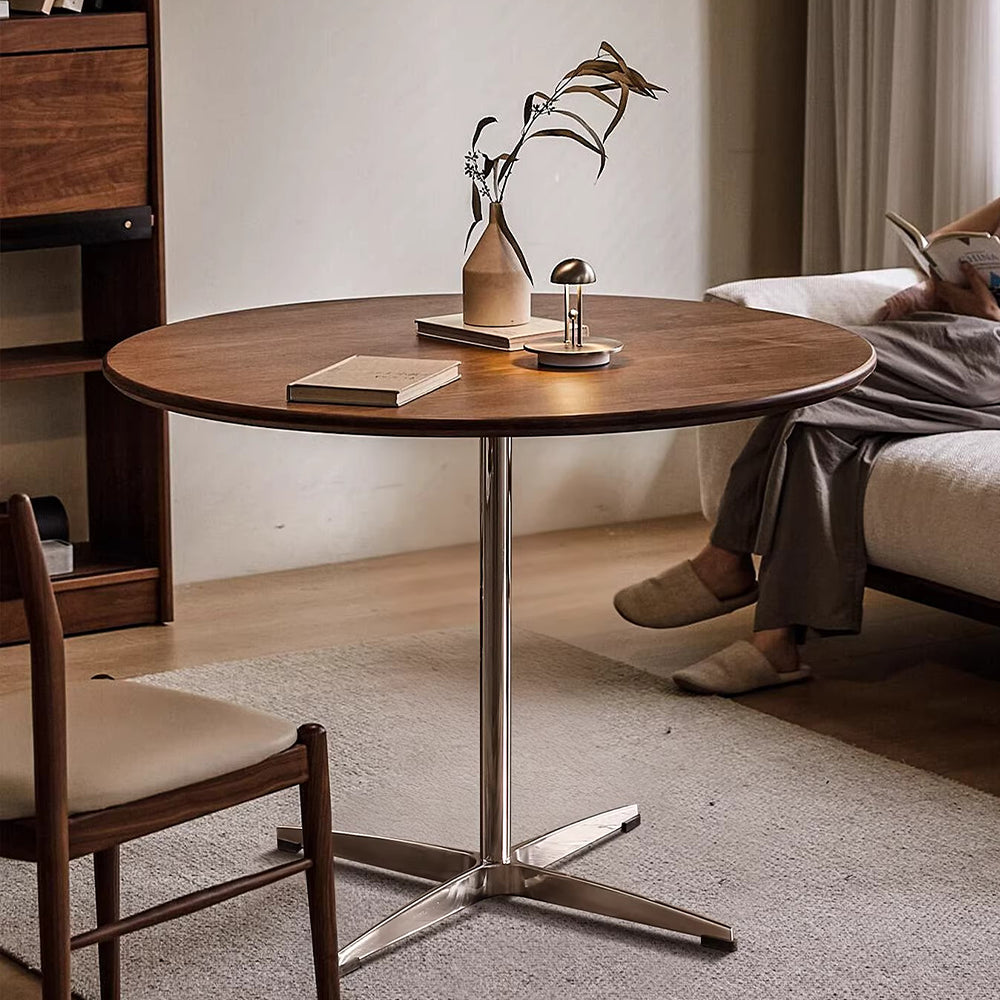 タイ天然木円卓｜単柱金属テーブル脚｜足元活動スペース確保デザイン