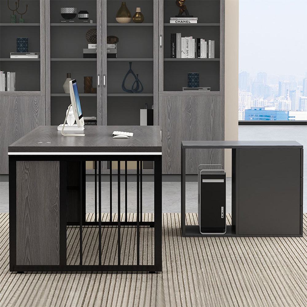 分離型キャビネットと美しい木目が調和する、機能派エグゼクティブデスク