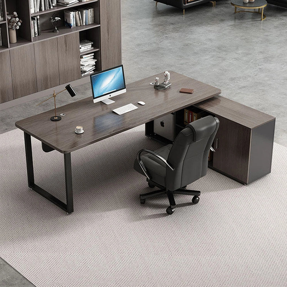 優しい木目と高機能を融合した、丸角デザインのエグゼクティブデスク