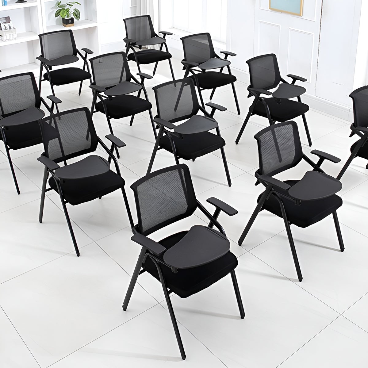 メッシュ生地　通気性　折りたたみ　スタッキング　メモ台　スチールフレーム　チェア　オフィスチェア　会議用　研修会　省スペース　機能的　実用　ブラック　ブルー　BGY-K-044