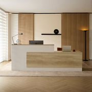 空間にやさしく溶け込む、木目調のナチュラル受付カウンター