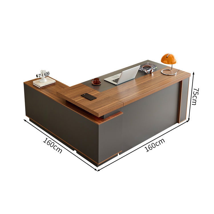 静かな存在感で空間を引き締める、L字型のエグゼクティブデスク