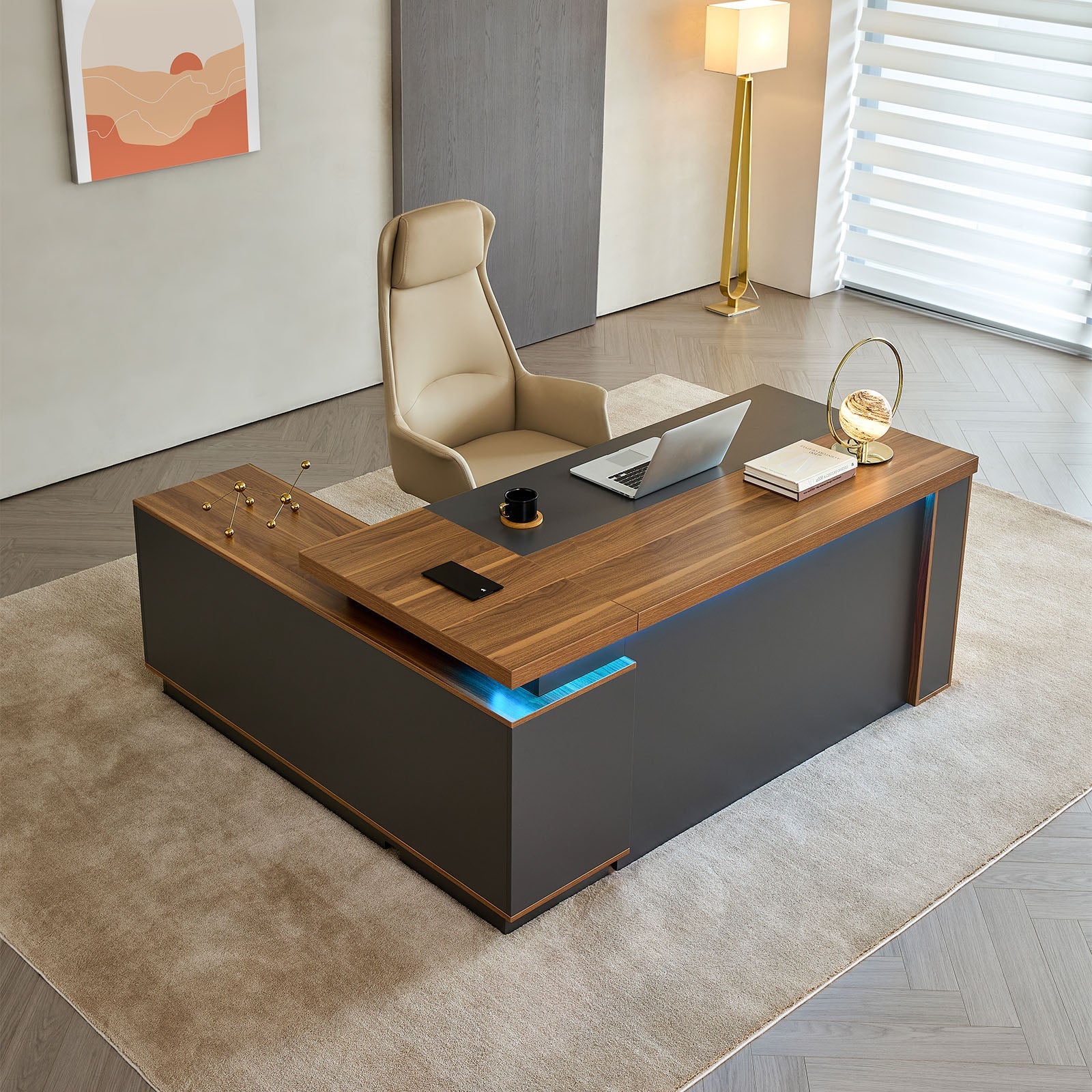 静かな存在感で空間を引き締める、L字型のエグゼクティブデスク